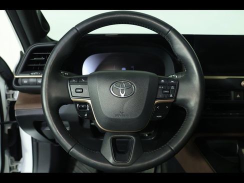 Used 2023 Toyota Crown Limited image 24