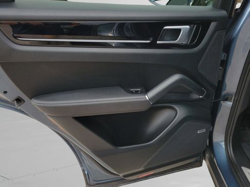 Used 2020 Porsche Cayenne E-Hybrid image 11