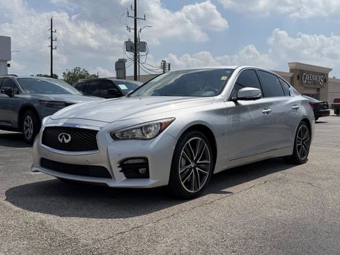 Used 2015 INFINITI Q50 w/ Deluxe Touring Package RWD image 4
