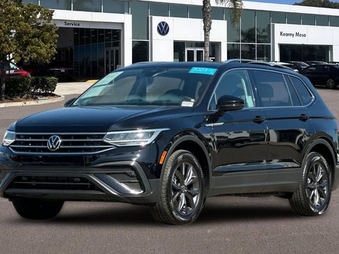 Used 2023 Volkswagen Tiguan SE w/ Panoramic Sunroof Package FWD image 8
