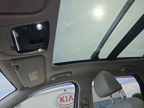 Used 2022 Kia Sorento SX Prestige w/ Panoramic Sunroof Package AWD/4WD image 21