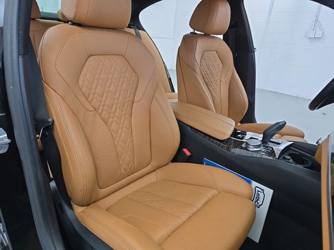 Used 2021 BMW 540i w/ Premium Package image 10