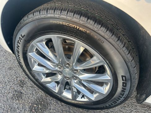 Used 2019 Buick Enclave Essence image 10