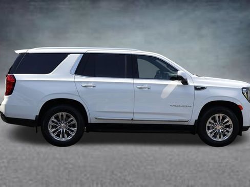 Used 2023 GMC Yukon SLT w/ SLT Luxury Package AWD/4WD image 2