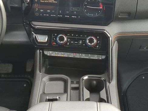 Used 2025 GMC Sierra 2500 AT4 image 18