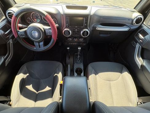 Used 2016 Jeep Wrangler Unlimited Sahara w/ Connectivity Group image 22