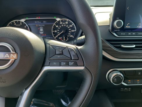 Used 2025 Nissan Altima 2.5 SV FWD image 23