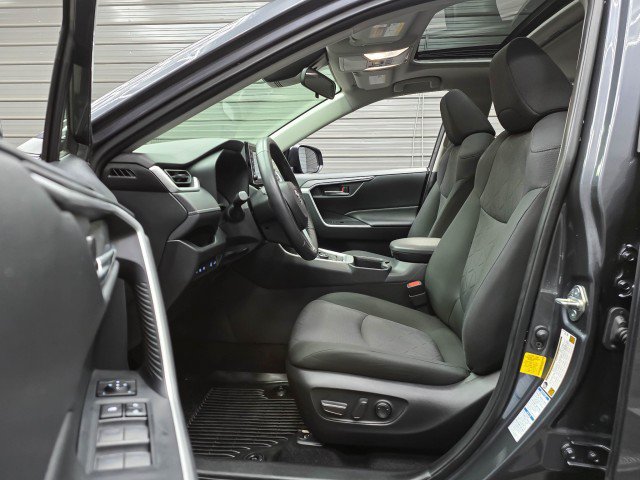 Used 2022 Toyota RAV4 XLE w/ Convenience Package AWD/4WD image 14