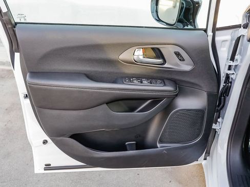 New 2026 Chrysler Pacifica Select w/ S Appearance Package image 22