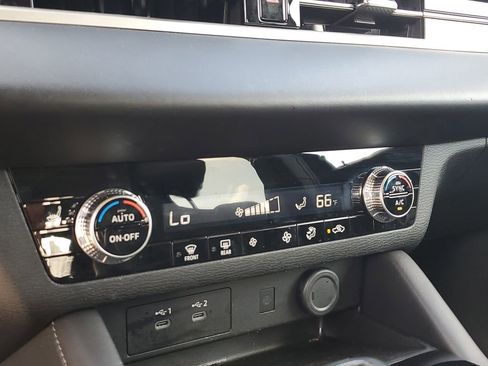 Used 2025 Mitsubishi Outlander SE FWD image 29