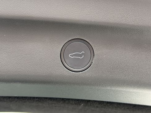 Used 2022 Tesla Model Y Long Range image 15