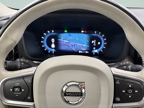 Used 2022 Volvo XC60 B5 Momentum image 34