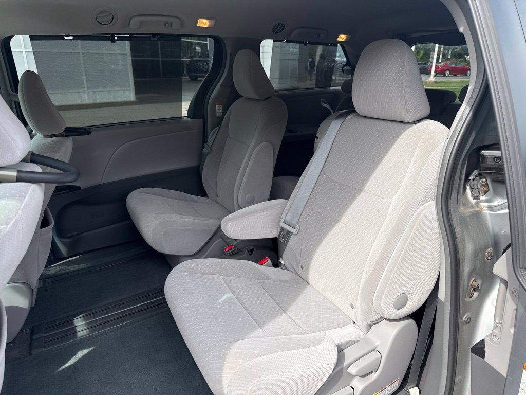 Used 2017 Toyota Sienna LE FWD image 16