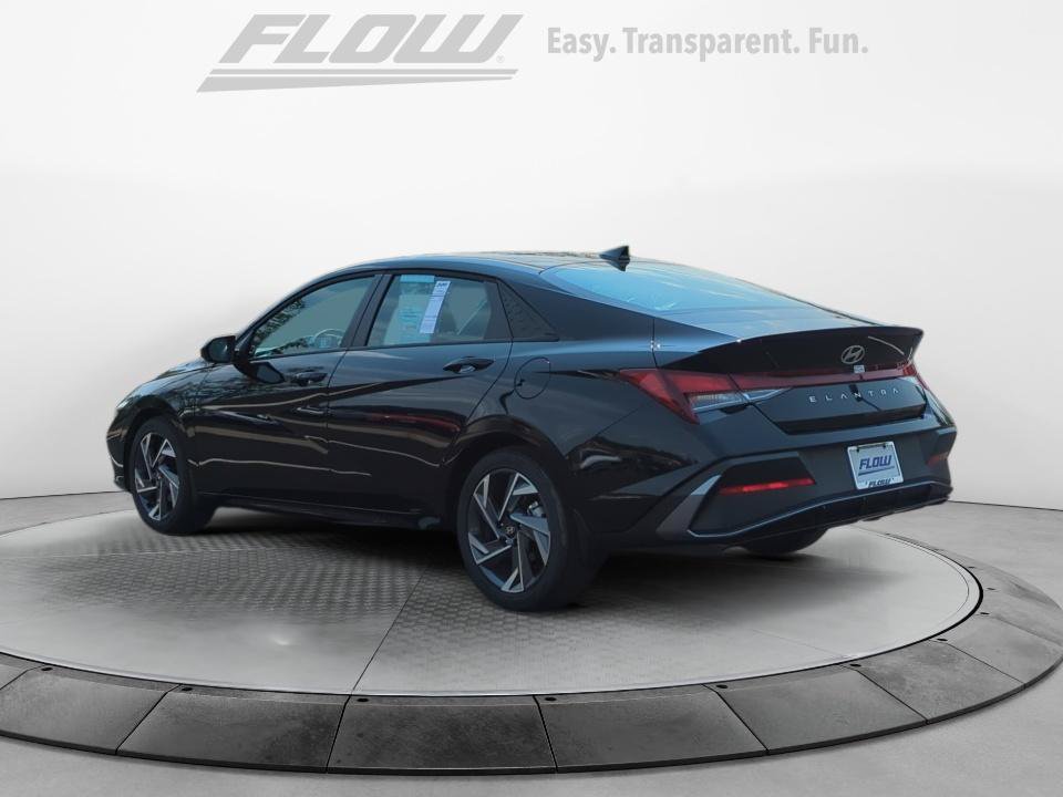Certified 2025 Hyundai Elantra Sport FWD image 6