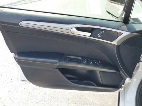 Used 2020 Ford Fusion SE image 6