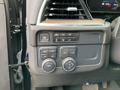 Used 2025 Chevrolet Tahoe High Country image 9