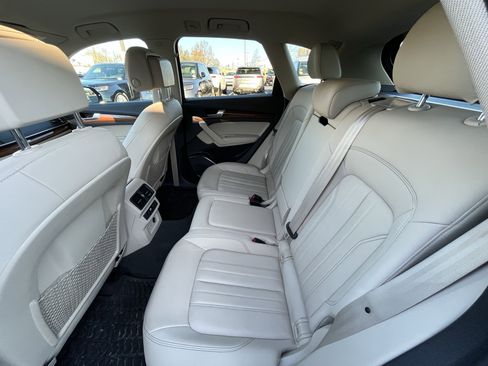 Used 2021 Audi Q5 Premium w/ Convenience Package image 30