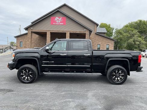Used 2017 GMC Sierra 2500 Denali AWD/4WD image 2