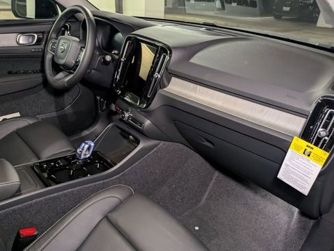 New 2026 Volvo XC40 B5 Ultra w/ Climate Package AWD/4WD image 30