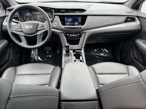 New 2025 Cadillac XT5 Luxury image 14