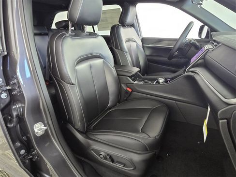 New 2025 Jeep Grand Cherokee Limited image 19