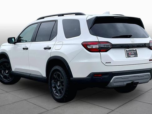 Used 2025 Honda Pilot TrailSport image 12