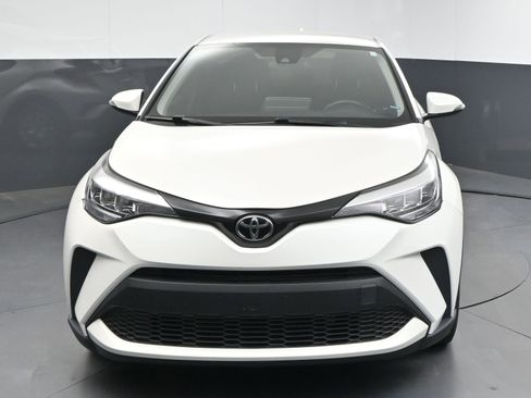 Used 2020 Toyota C-HR LE FWD image 2
