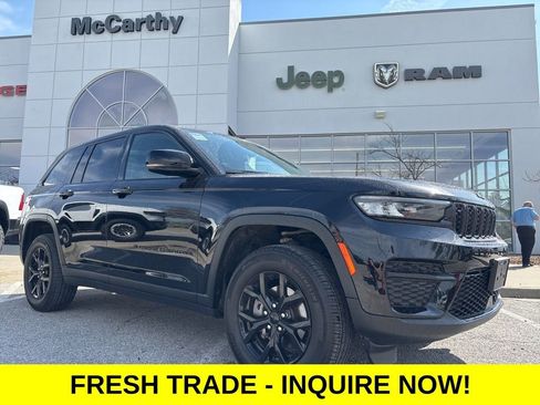 Used 2025 Jeep Grand Cherokee Altitude image 1