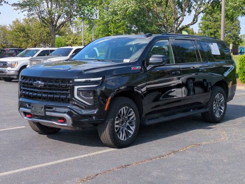 Used 2025 Chevrolet Suburban Z71 AWD/4WD image 5