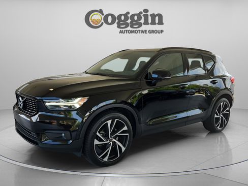 Used 2019 Volvo XC40 T5 R-Design image 1