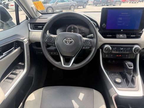 Used 2023 Toyota RAV4 Limited AWD/4WD image 8