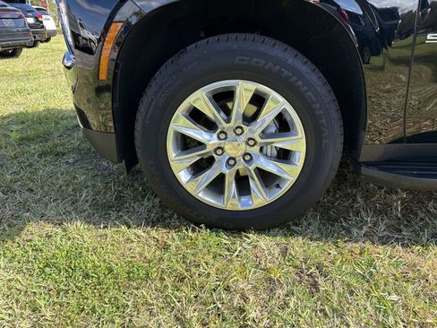 Used 2025 Chevrolet Suburban Premier image 9