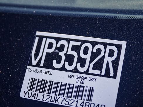 Used 2025 Volvo V60 B5 Cross Country Plus image 30