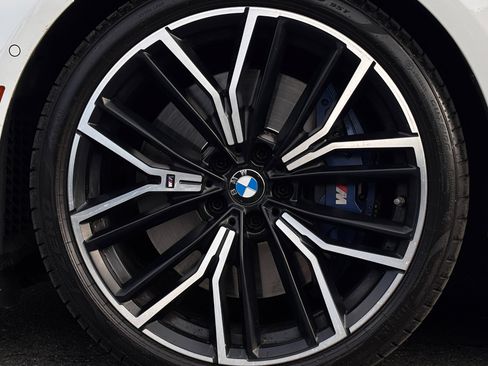 Used 2021 BMW M550i xDrive w/ Premium Package image 11