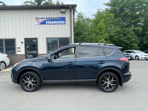 Used 2017 Toyota RAV4 SE AWD/4WD image 7