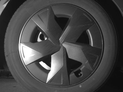 Used 2025 Toyota Prius LE FWD image 15