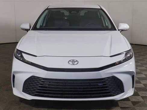 Used 2025 Toyota Camry LE w/ Convenience Package image 9