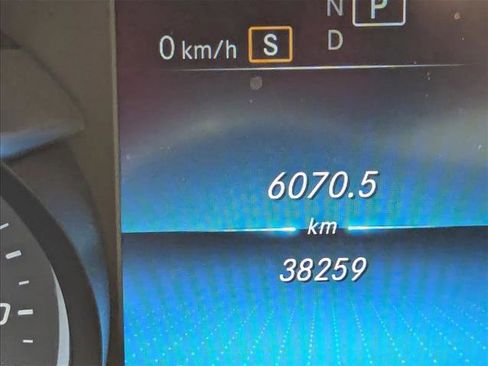 Used 2022 Mercedes-Benz GLC 300 image 11