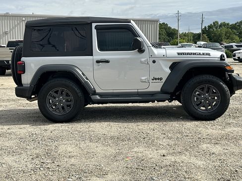 Used 2024 Jeep Wrangler Sport AWD/4WD image 8