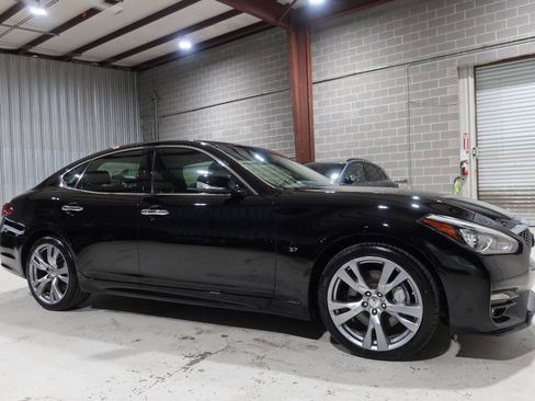 Used 2015 INFINITI Q70 3.7 w/ Sport Package RWD image 7