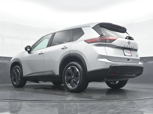 Used 2025 Nissan Rogue SV AWD/4WD image 28
