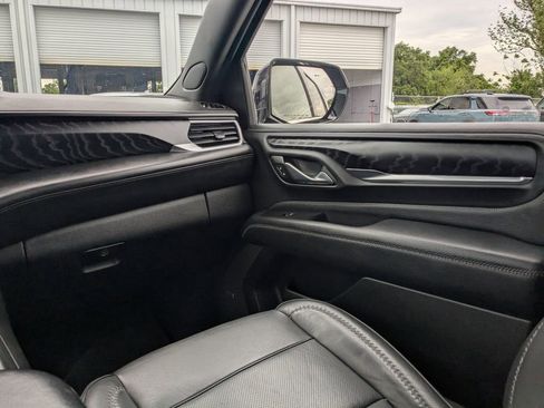 Used 2023 GMC Yukon Denali image 17