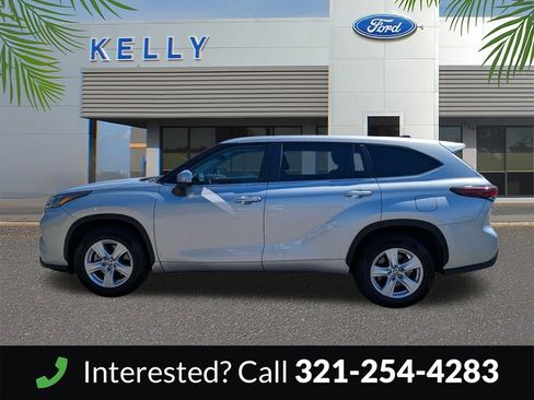 Used 2024 Toyota Highlander LE FWD image 9