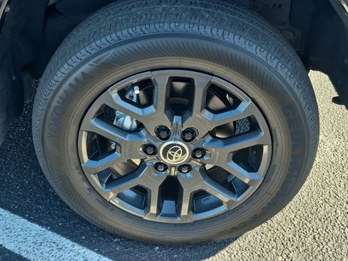 Used 2024 Toyota Tundra Platinum image 9