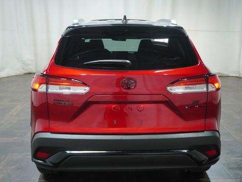 Used 2025 Toyota Corolla Cross AWD Hybrid w/ Moonroof Package image 5