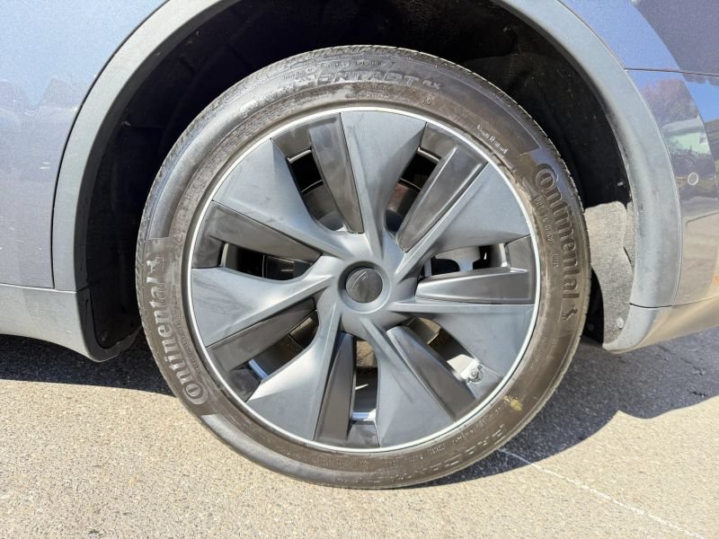 Used 2022 Tesla Model Y Long Range AWD/4WD image 36