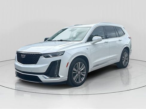 Used 2022 Cadillac XT6 Premium Luxury FWD image 3