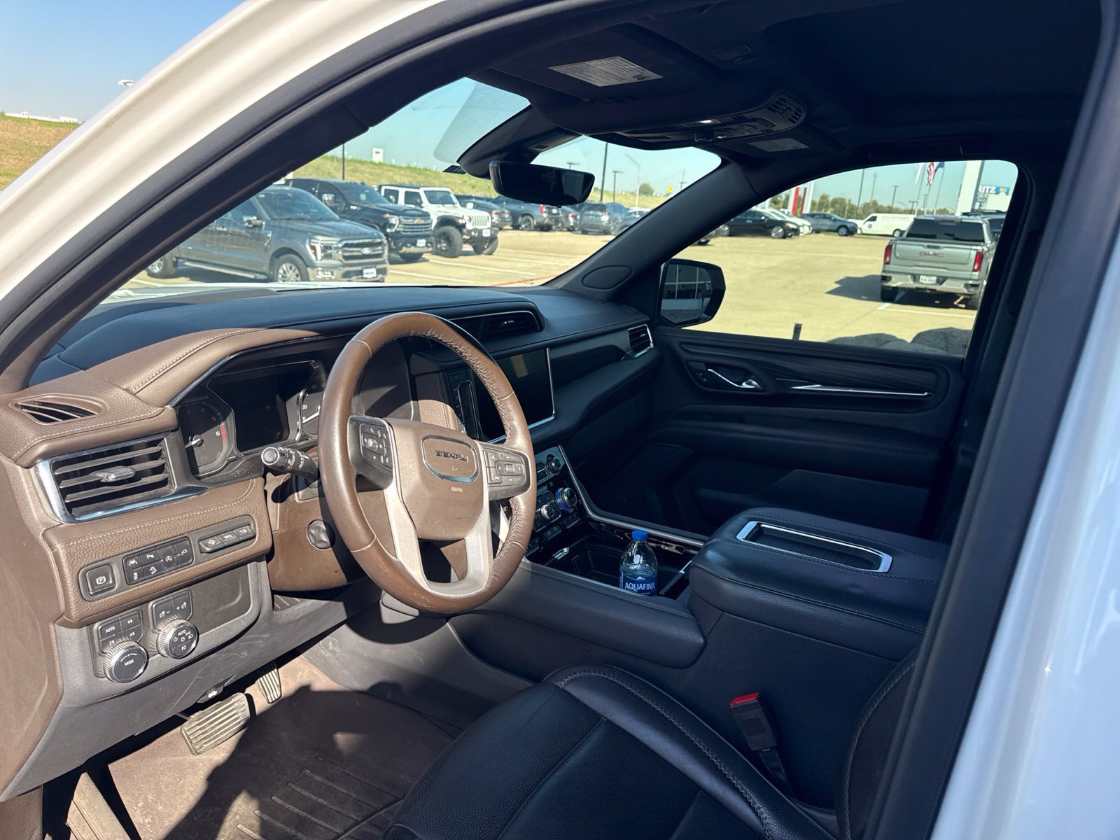 Used 2021 GMC Yukon Denali w/ Denali Premium Package AWD/4WD image 4