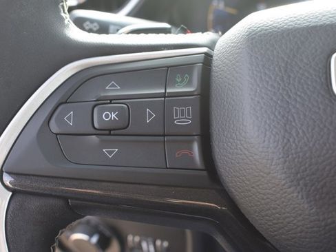 Used 2023 Jeep Grand Cherokee Laredo image 22