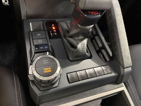 Used 2024 Toyota Tacoma TRD Sport AWD/4WD image 23